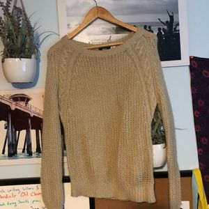 B D G  c r e a m / t a n  s w e a t e r